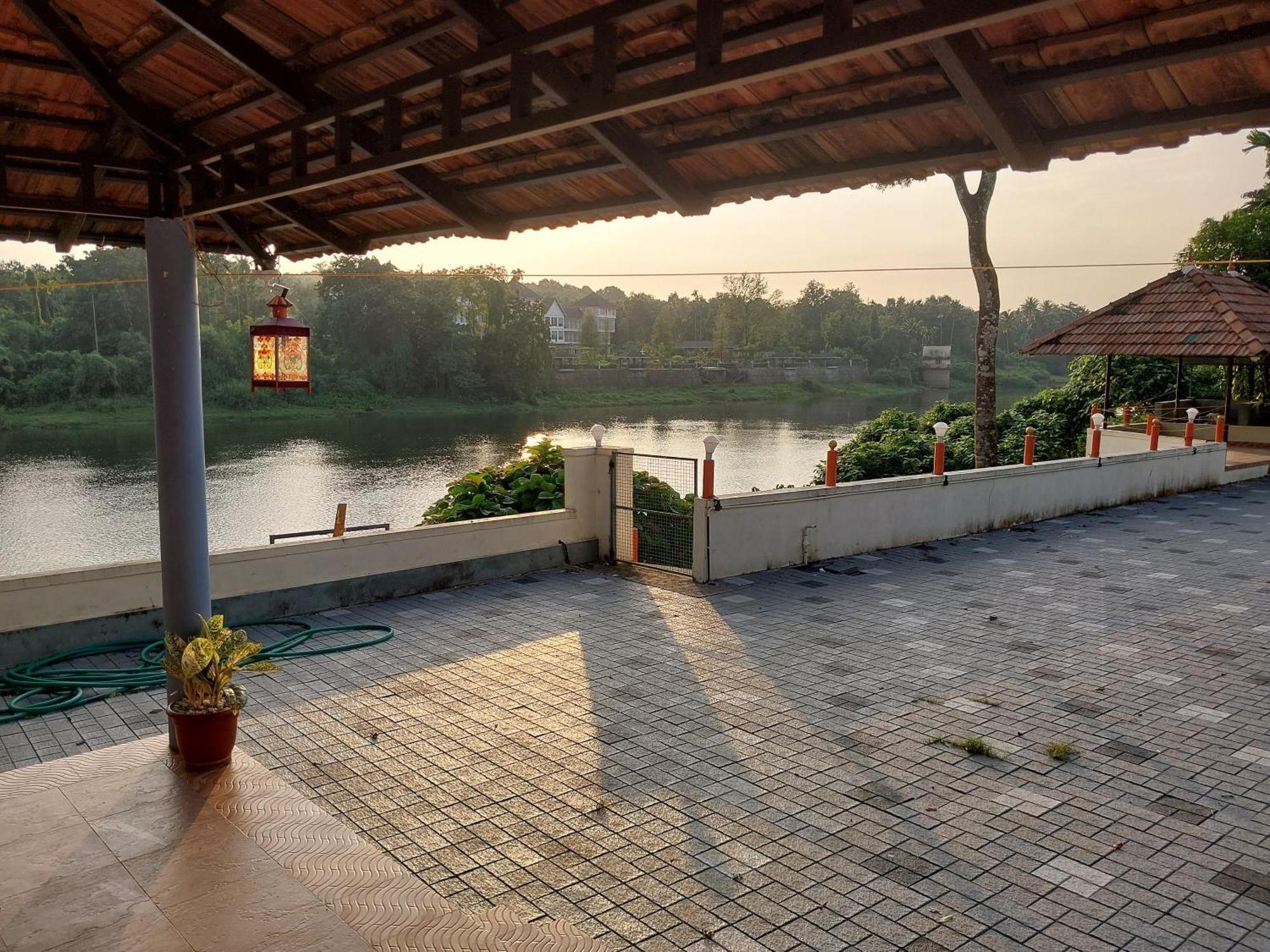Stayberries River Rock Villa Athirapilly Kizhake Chālakudi Esterno foto