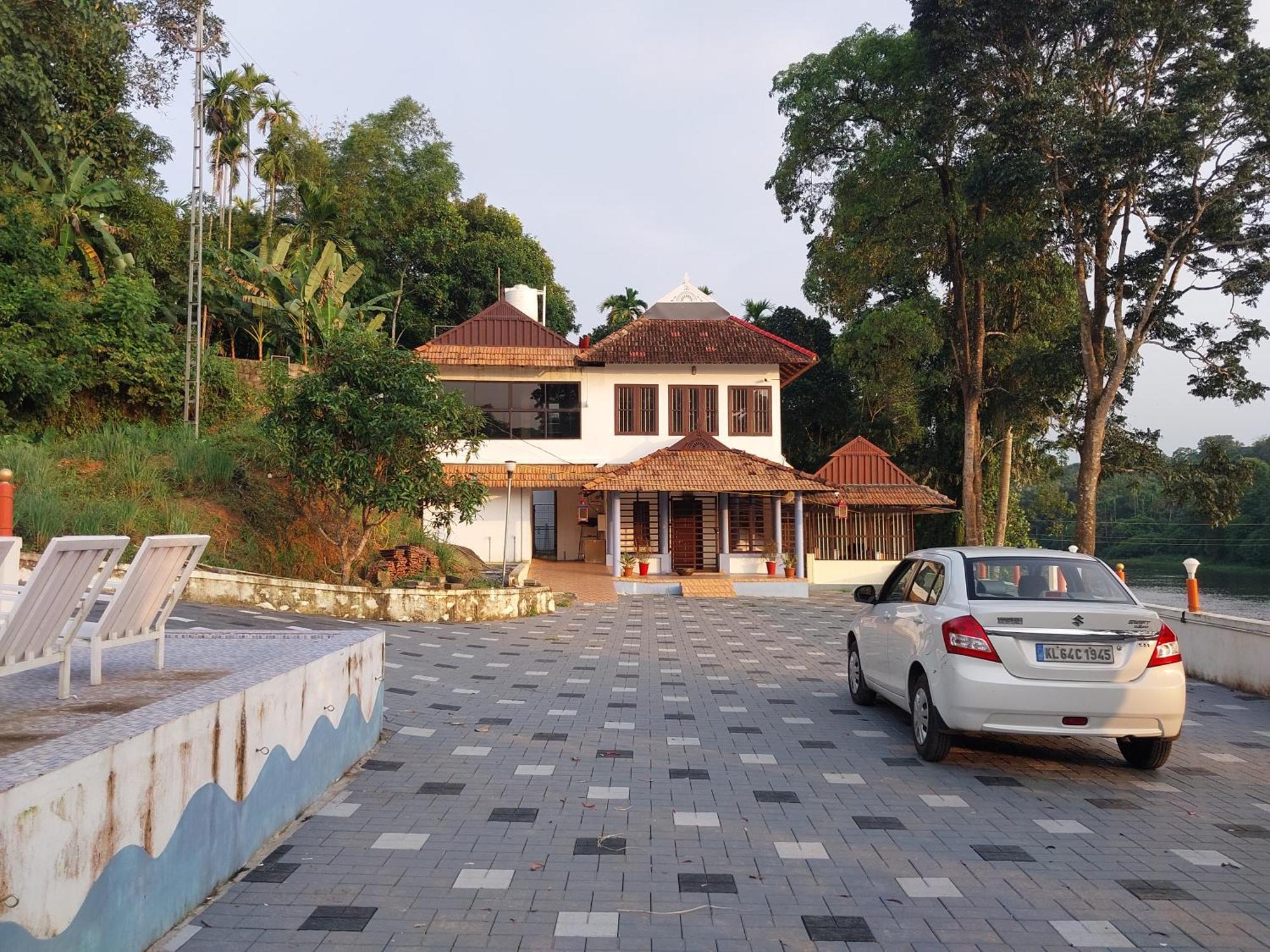 Stayberries River Rock Villa Athirapilly Kizhake Chālakudi Esterno foto