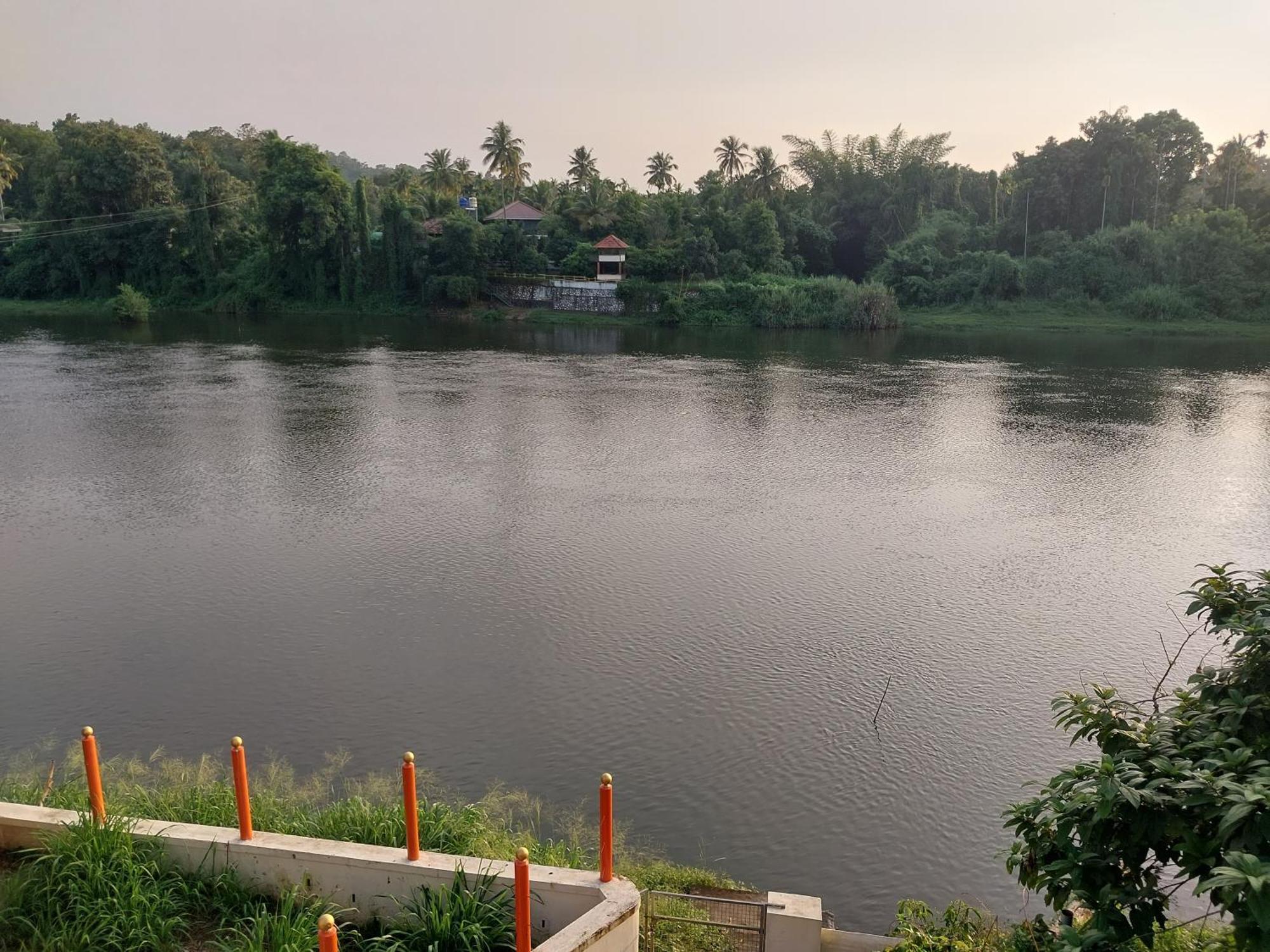 Stayberries River Rock Villa Athirapilly Kizhake Chālakudi Esterno foto