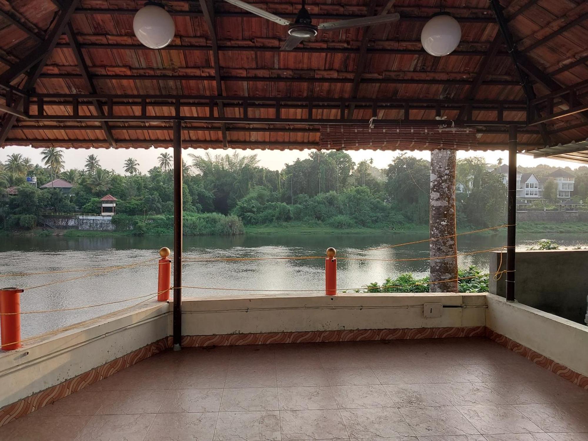 Stayberries River Rock Villa Athirapilly Kizhake Chālakudi Esterno foto